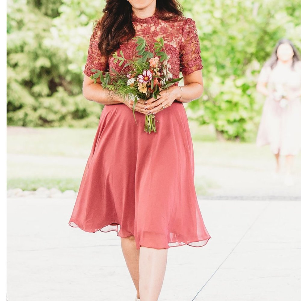 LIKE NEW! JJs House A-line Scoop Knee-Length Chiffon Lace Cocktail Dress!